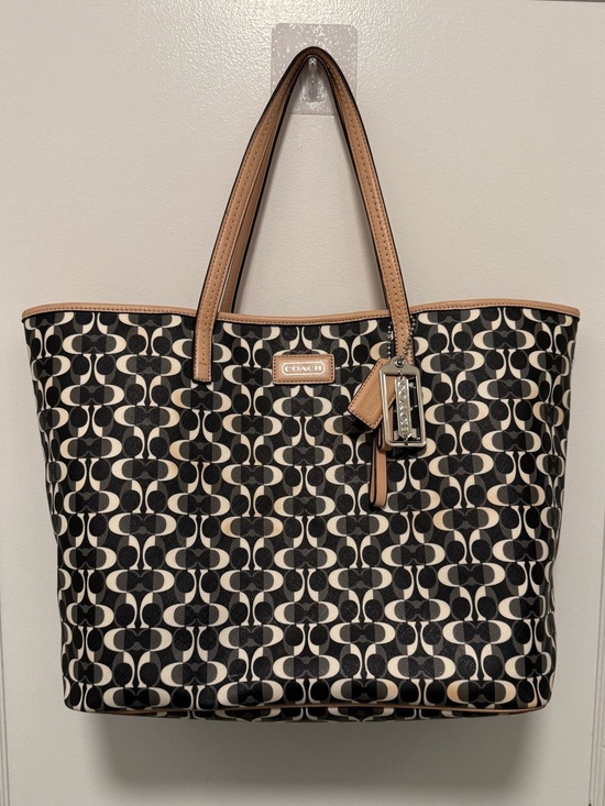 Coach Handbags - Coach F23673 Optic Signature C Large Coated Canvas Tote